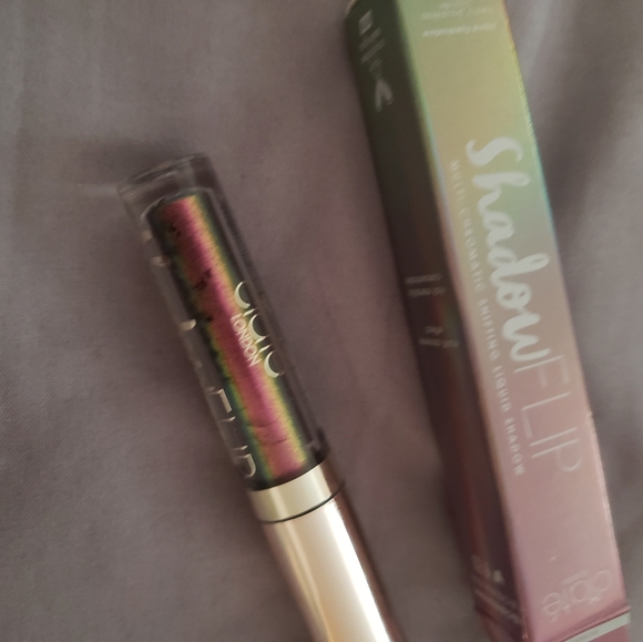 Ciate London Shadow Flip liquid shadow in Wonder - Picture 3 of 5